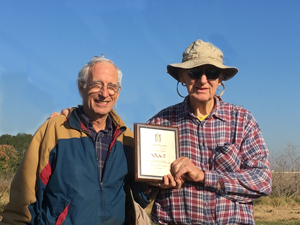 Steve presenting Larry with the Urban Harvest Nutgrass Award